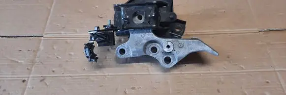 Lexus RX 450H Engine mount bracket 1230531080