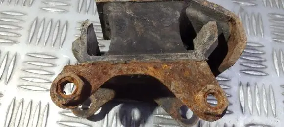 Mazda 626 Engine mount bracket G03039040