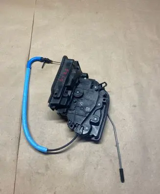 BMW 2 F46 Front door lock 7281934 A046465 18283810G