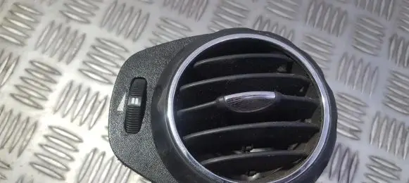 Alfa Romeo 147 Dash center air vent grill