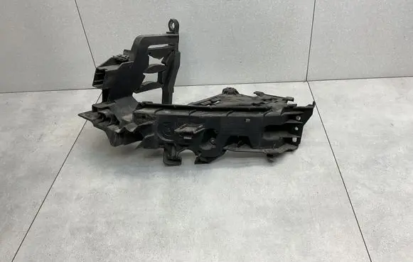 Audi Q5 SQ5 8R Headlight/headlamp mounting bracket 8R0805607