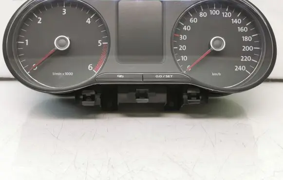 Volkswagen Polo V 6R Speedometer (instrument cluster) 6R0920861E A2C53332250
