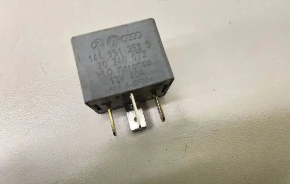 Volkswagen PASSAT B6 Other relay 141951253B 20240072