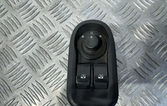 Renault Kangoo II Wing mirror switch 8200002442