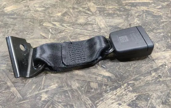 Alfa Romeo Giulia Middle seatbelt buckle (rear) 156112947