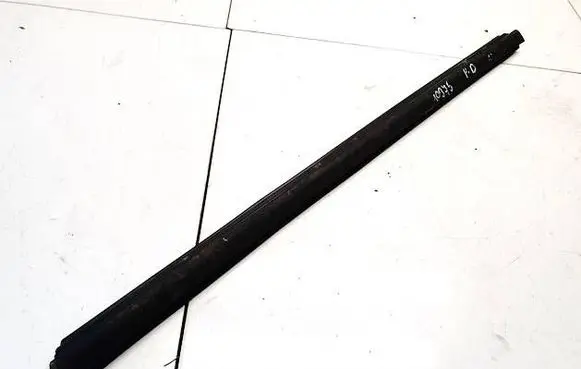 Mercedes-Benz GL X164 Front door glass trim molding 