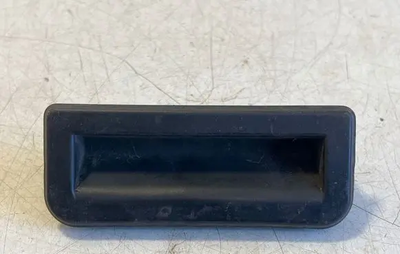 Audi Q2 - Tailgate opening switch 6V0827566
