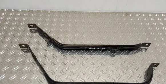 Toyota Avensis T270 Fuel tank mounting bracket 