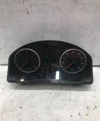 Volkswagen Tiguan Speedometer (instrument cluster) A2C53023102