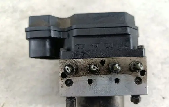 Nissan X-Trail T30 ABS Pump 47660EQ041