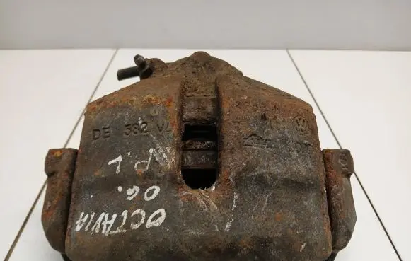 Skoda Octavia Mk2 (1Z) Front brake caliper