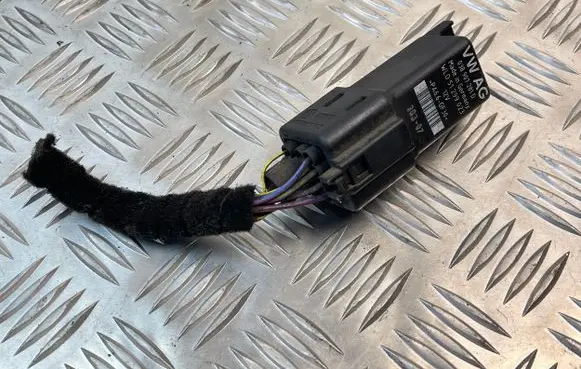 Seat Alhambra (Mk1) Glow plug pre-heat relay 038907281D WL051299023