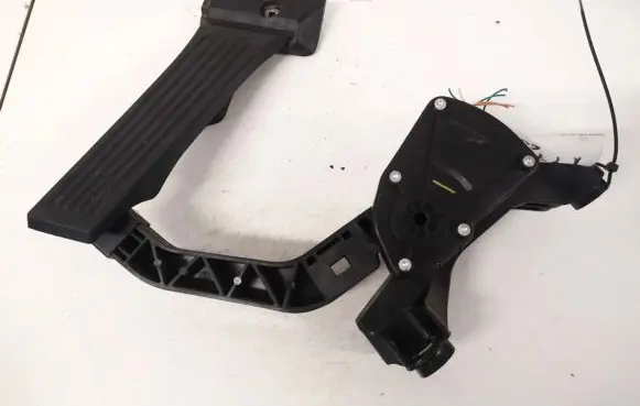 Hyundai Sonata Accelerator throttle pedal 327003q110 32700-3q110