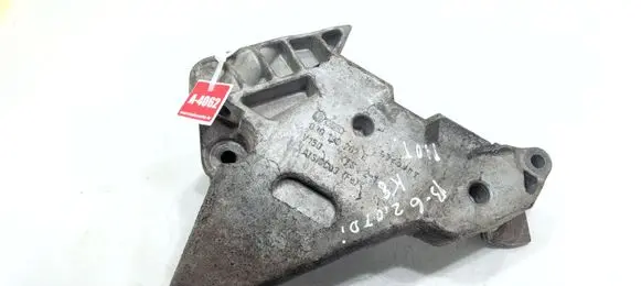 Volkswagen Touran I Engine mounting bracket 03G199207E
