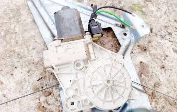 Mercedes-Benz Sprinter W906 Front door window regulator motor a0068205542 995184103