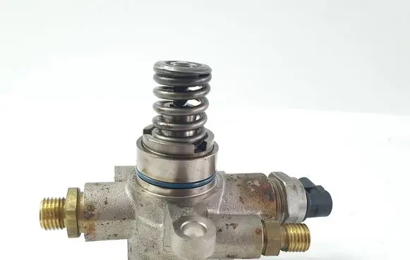 Porsche Panamera (971) Fuel injection high pressure pump 06M127026H 06M127A01