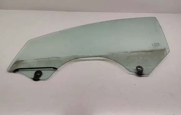 Renault Latitude (L70) Front door window glass four-door 