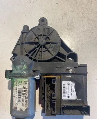 Skoda Octavia Mk2 (1Z) Front door window regulator motor 1T0959702D 402029B