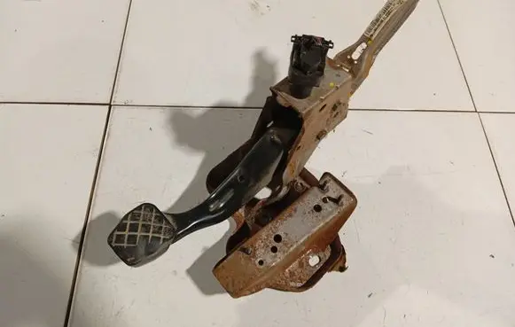 Skoda Roomster (5J) Brake pedal 601721058BA