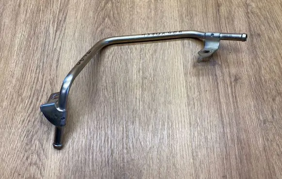 Engine coolant pipe/hose