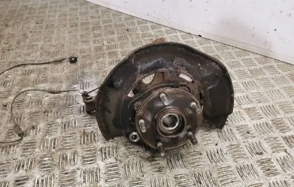 Toyota RAV 4 (XA40) Front wheel hub