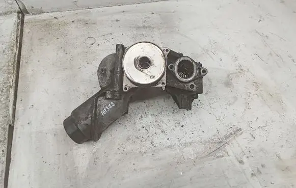 Honda FR-V Oil filter mounting bracket