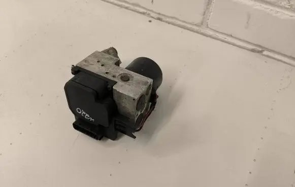 Mercedes-Benz S W220 ABS Pump A0034318712