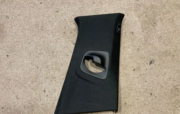 BMW M5 F90 (B) pillar trim (top) 7384528