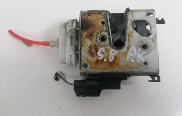 Audi A8 S8 D2 4D Front door lock 8D1837015F