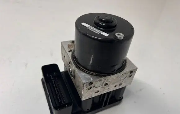 BMW 1 E81 E87 ABS Pump 6784764
