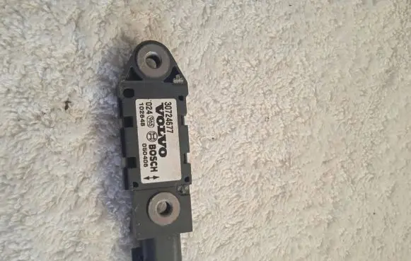 Volvo XC90 Airbag deployment crash/impact sensor 30724677 050406 102648