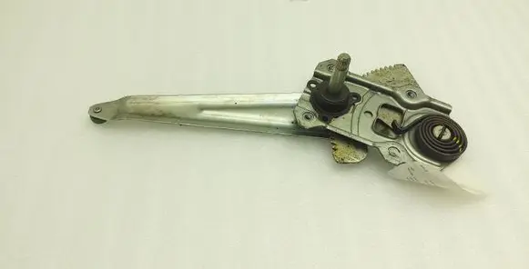 Rear door manual window regulator
