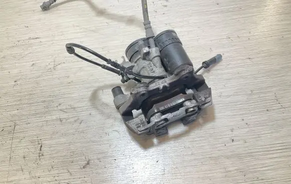 BMW 1 F40 Rear brake caliper