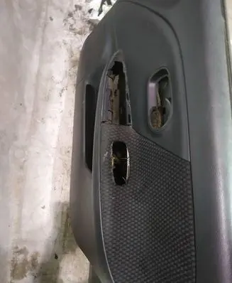 Nissan Note (E11) Front door card panel trim