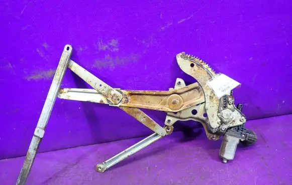 Suzuki Swift I Front door window regulator with motor 83460-63J00