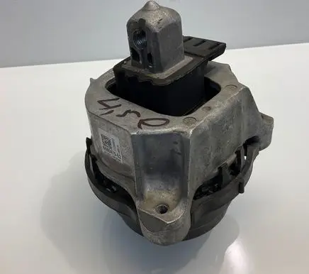 Engine mount bracket