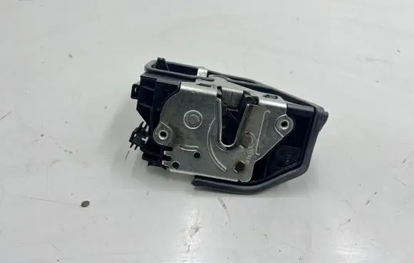 BMW 4 F32 F33 Front door lock 7202150