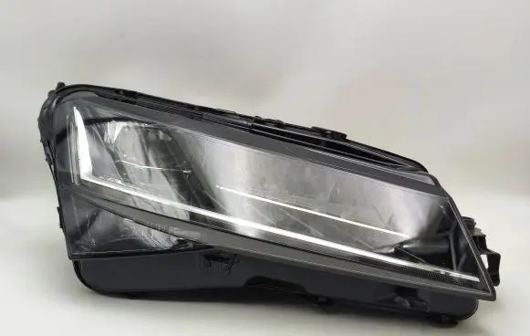 Skoda Superb B8 (3V) Headlight/headlamp 3V1941016D 40920200348
