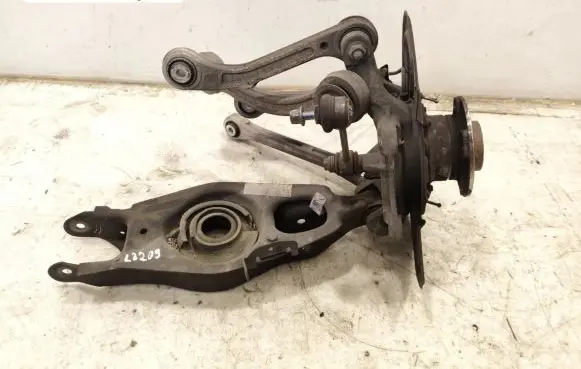 Rear wheel hub spindle/knuckle
