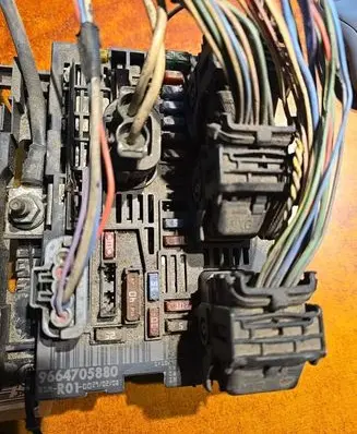 Citroen C4 I Picasso Fuse box set 9664705880
