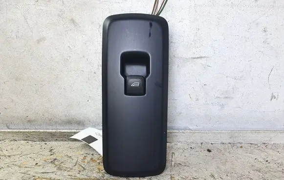 Land Rover Discovery 4 - LR4 Electric window control switch AH22240A40