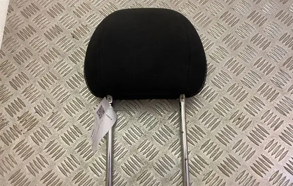 Ford Mustang VI Front seat headrest 