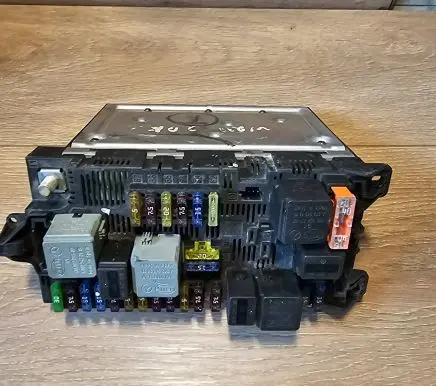 Mercedes-Benz E W211 Fuse module 00009481A 2204524001B7