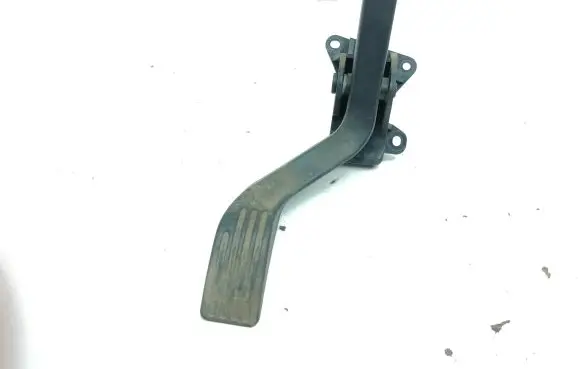 Ford Focus Accelerator throttle pedal 98AB9P732AE