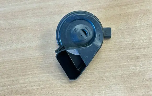 Volkswagen Touareg II Horn signal 7P6951221A