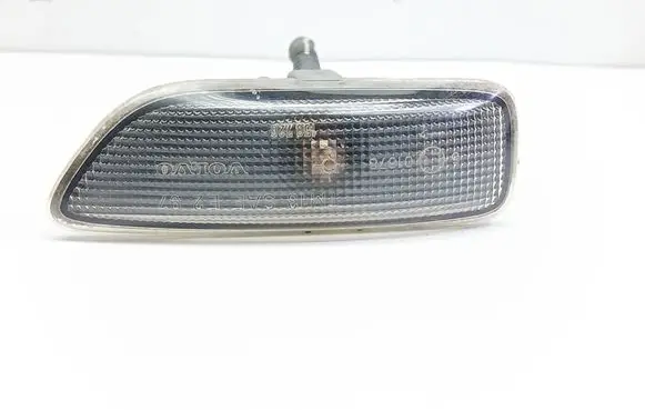 Volvo S60 Front fender indicator light E101678