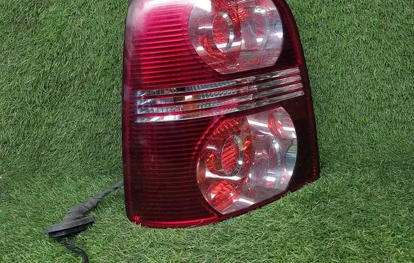 Volkswagen Touran I Rear/tail lights 1T0945095N 1T0945111K