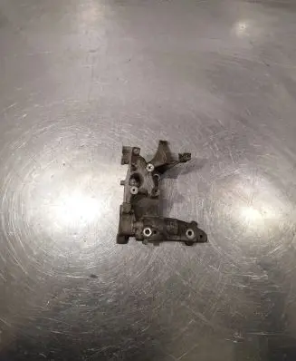 Peugeot Partner Engine mounting bracket 9684613880