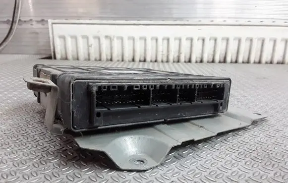 Mitsubishi Pajero Engine control unit/module MR369406