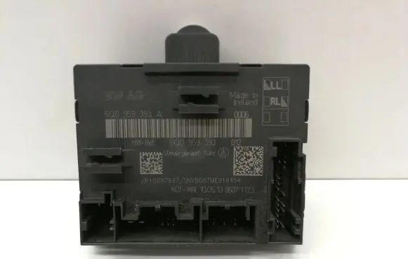 Volkswagen Golf VII Door control unit/module 5Q0959393